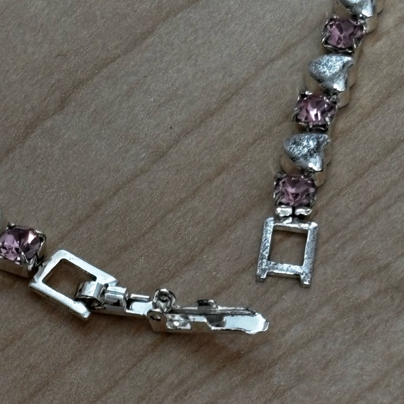 Avon pink & clear rhinestone bracelet/no missing stones/fits size 7 1/2 in wrist - Picture 2 of 9